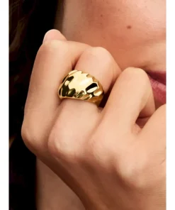 Alternative view of Rippled Statement Ring